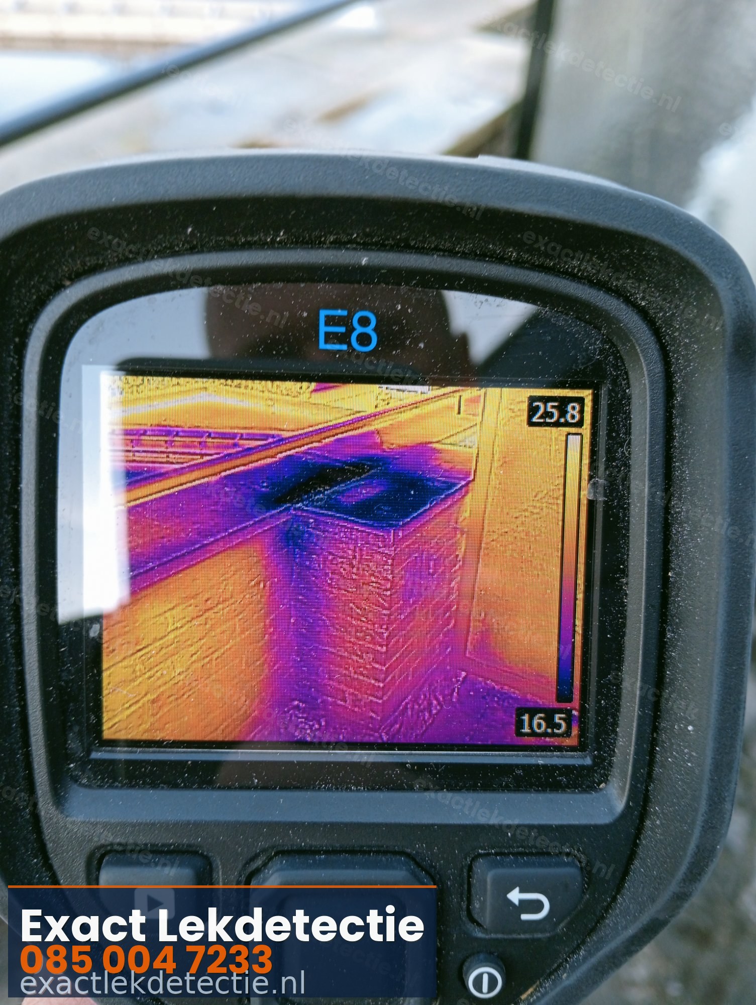 Infrarood thermografie FLIR camera — vloer lekdetectie warmtepatroon